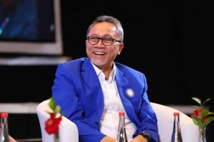 Zulkifli Hasan Beri Hadiah Cucu Ultah Tiga Gepok Uang Rp100 Ribu, Netizen: Sungguh Merakyat!