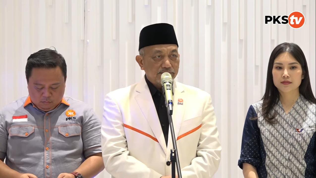 Presiden PKS Ahmad Syaikhu (tengah, peci hitam) saat menerima kunjungan DPP Perindo di Kantor DPP PKS, beberapa hari lalu