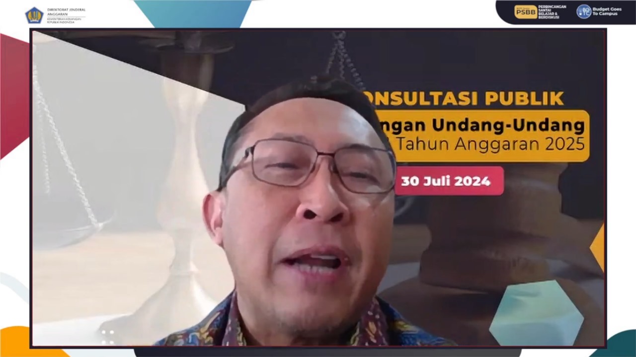 Direktur Penyusunan Anggaran Pendapat dan Belanja Negara Direktorat Jenderal Anggaran Kemenkeu Rofyanto Kurniawan saat memaparkan postur APBN 2025 dalam forum Konsultasi Publik RUU APBN 2025 yang digelar daring, Selasa (30/7/2024)