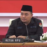 Ketua KPU RI Mochammad Afifuddin saat Rapat Pleno Terbuka Penetapan Kursi dan Caleg Terpilih Pileg 2024 di Kantor KPU RI, Rabu (31/7/2024). Penetapan tersebut batal dilaksanakan lantaran ada pengajuan gugatan sengketa Pileg baru dari Demokrat dan NasDem