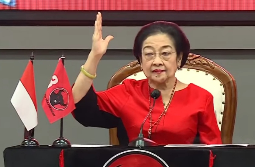 Ketua Umum PDIP Megawati Soekarnoputri saat menyampaikan pidato dalam Sekolah Partai PDIP di Lenteng Agung, Jakarta, Jumat (5/7/2024)