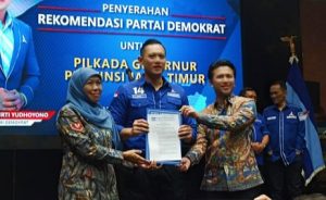 Serahkan Surat Dukungan, AHY: Khofifah Politisi Perempuan Paling Lengkap 