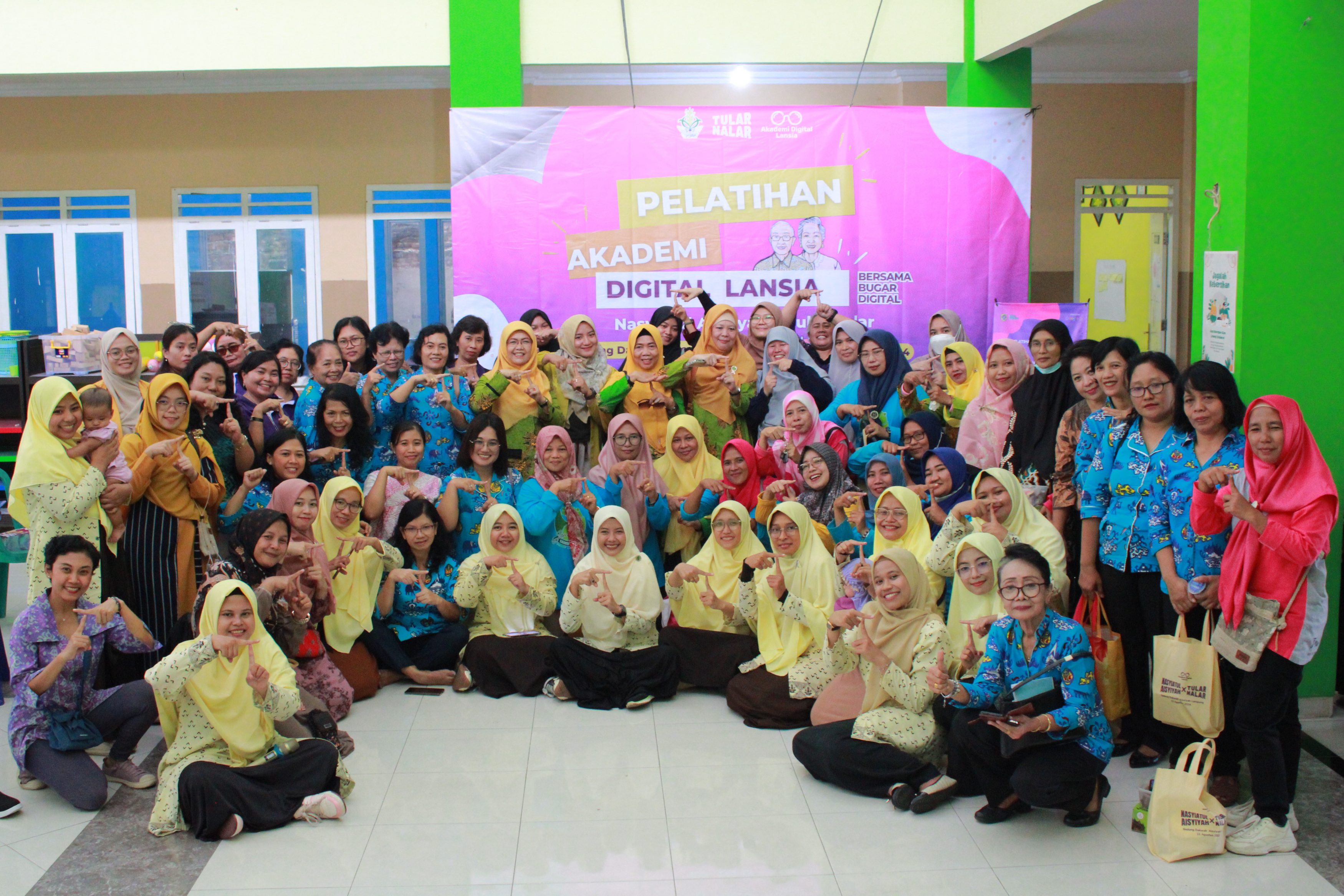 PWNA Lampung Latih Lansia Hadapi Tantangan Demokrasi Digital