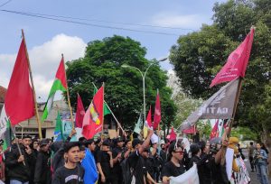 Mahasiswa Lumajang Demo di DPRD: Tuntut DPR RI Kawal Putusan MK