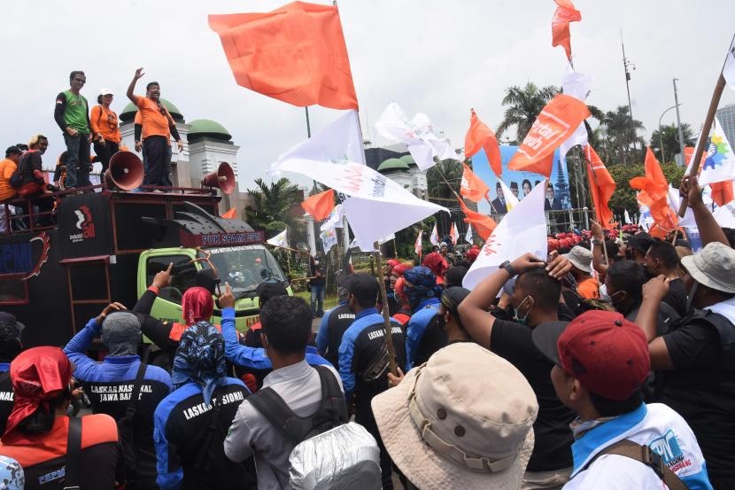 Massa Partai Buruh (Foto: Republika)