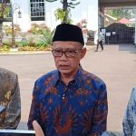 Ketua Umum PP Muhammadiyah Haedar Nashir (tengah) bersama Abdul Mu'ti (kanan) dan Saad Ibrahim, usai bertemu Presiden Jokowi di Istana Presiden, Jakarta, Selasa (17/9/2024). (Foto: Tangkapan layar)