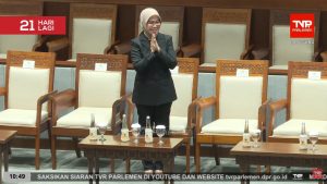 Paripurna DPR Sahkan Iffa Rosita Gantikan Hasyim Asyari Jadi Komisioner KPU RI
