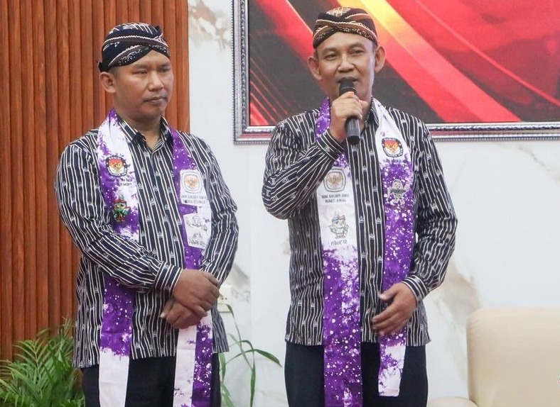 Duet Hergunadi-Basuki saat mendaftarkan diri sebagai pasangan Cabup-Cawabup Magetan ke KPU setempat, Kamis (29/8/2024) lalu. (Foto: IST)