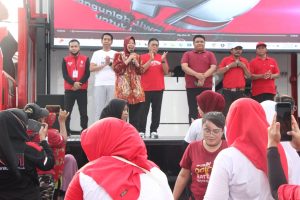 Risma Hadiri Senam Cinta Tanah Air di Mulyorejo, Motivasi Warga untuk Berusaha
