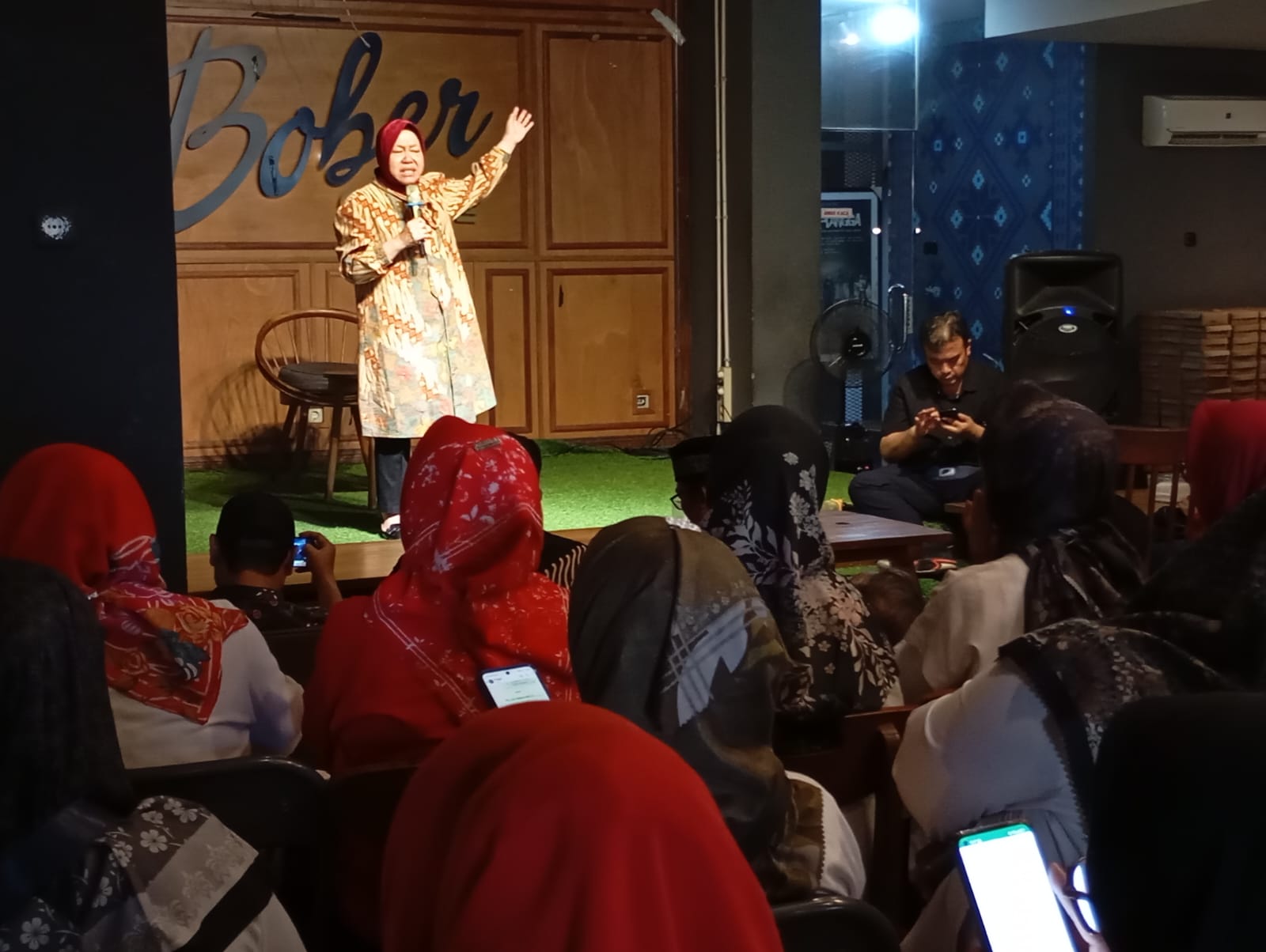 Risma Bertemu Kader Lingkungan Militan di Surabaya