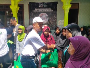 Ribuan Warga Kabupaten Blitar Antusias Ikuti Jalan Sehat HUT KAHMI ke-58