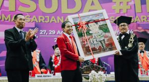 Pesan Inspiratif Raja Juli di Depan Wisudawan UMM: Jadilah Generasi Pembelajar Sejati