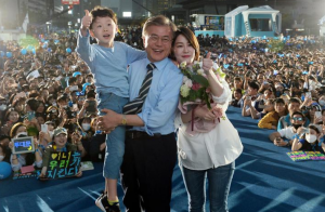 Diduga Kuat Bantu Menantu Cari Pekerjaan, Mantan Presiden Korea Selatan Moon Jae-in Tersandung Kasus Suap