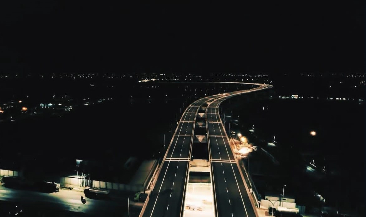 Pelindo Regional 3 telah melakukan rangkaian uji coba flyover penghubung Terminal Teluk Lamong dengan jalan tol Romokalisari. (foto: Pelindo Regional 3)