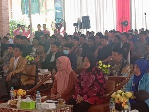 Tri Rismaharini Terisak saat Mengapresiasi Komitmen Pesantren Shiddiqiyah Bangun Rumah untuk Warga Miskin