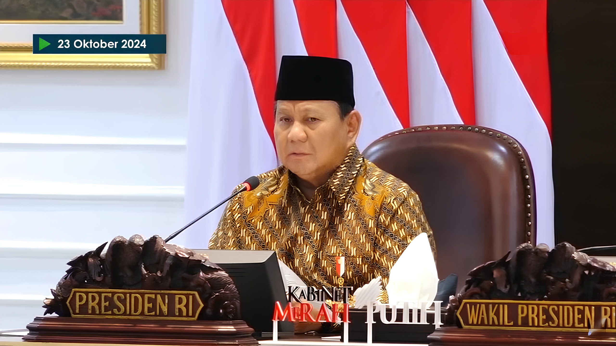 Presiden Prabowo Subianto saat sidang kabinet perdana di Istana Negara, Jakarta, Rabu (23/10/2024). (Foto:Tangkapan layar/Ubay)