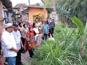 Cagub Risma Blusukan ke Kota Malang, Tinjau Sungai Bandulan dan Tawarkan Solusi Atasi Banjir