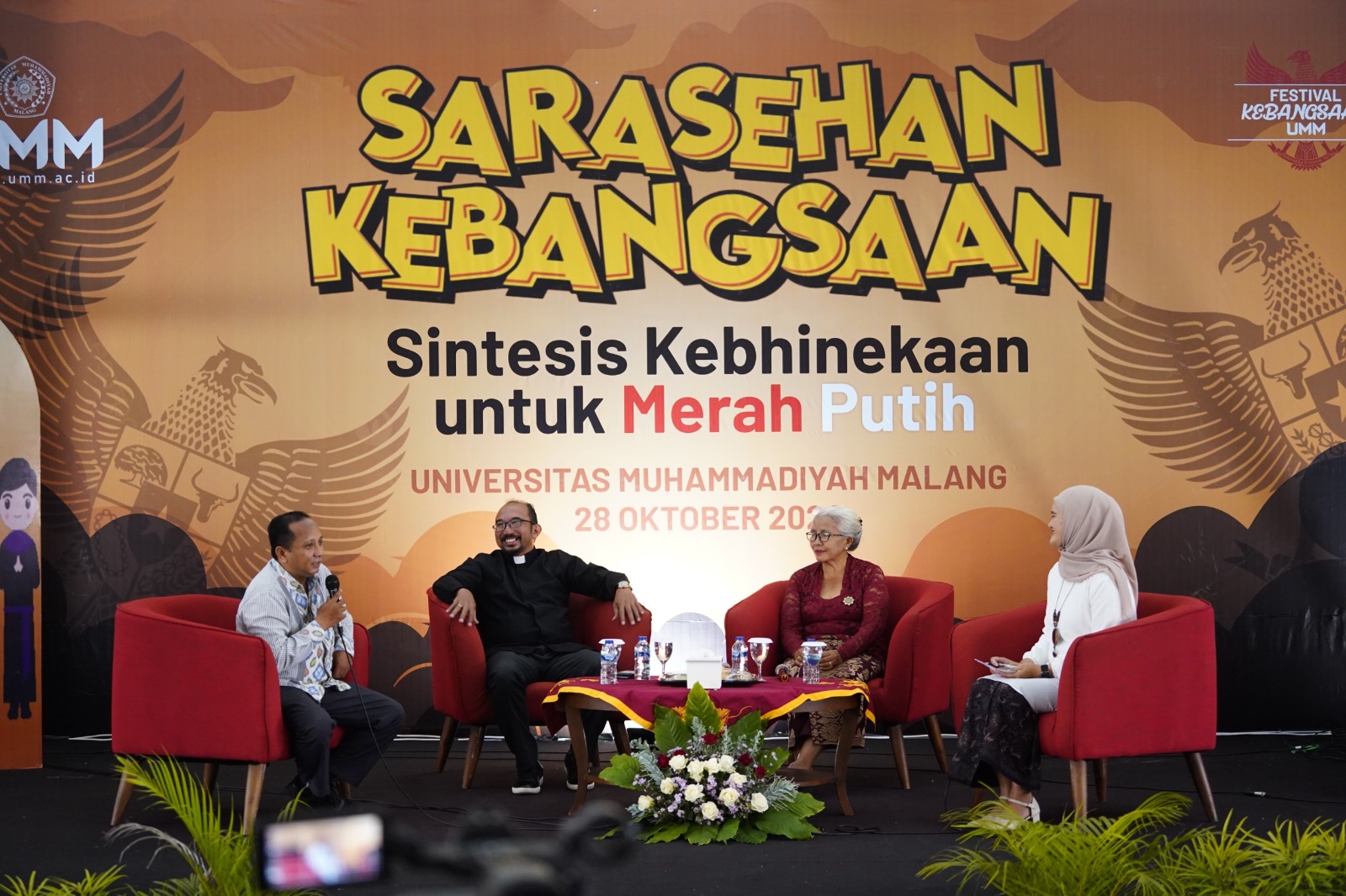 UMM memperingati Sumpah Pemuda dengan menggelar acara Sarasehan Kebangsaan bertajuk “Sintesis Kebhinekaan untuk Merah Putih”