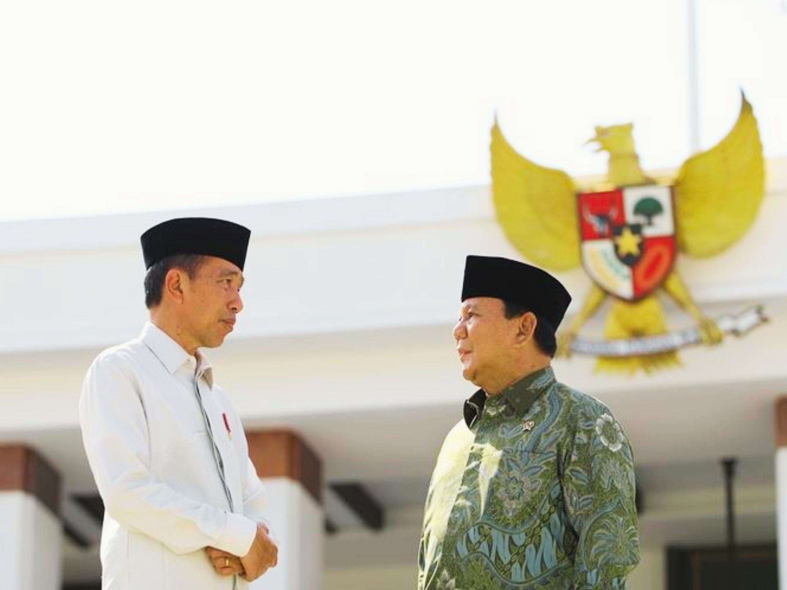 Presiden Jokowi (kiri) bersama Presiden terpilih Prabowo Subianto. (Foto:IG@prabowo)