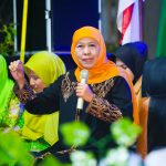 Cagub Jatim nomor urut 2 Khofifah Indar Parawansa saat menghadiri Pengajian Hari Santri di Blitar, Sabtu (12/10/2024). (Foto:IST)