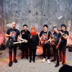 Pasangan Cagub-Cawagub Jatim nomor urut 2, Khofifah Indar Parawansa dan Emil Elestianto Dardak, saat pembuatan video klip lagu 'Hidup Adalah Perjuangan' bersama Dewa 19. (Foto:IST)