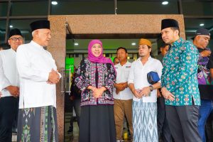 Khofifah-Emil Bertemu PWNU Jawa Timur, Apa yang Dibicarakan?