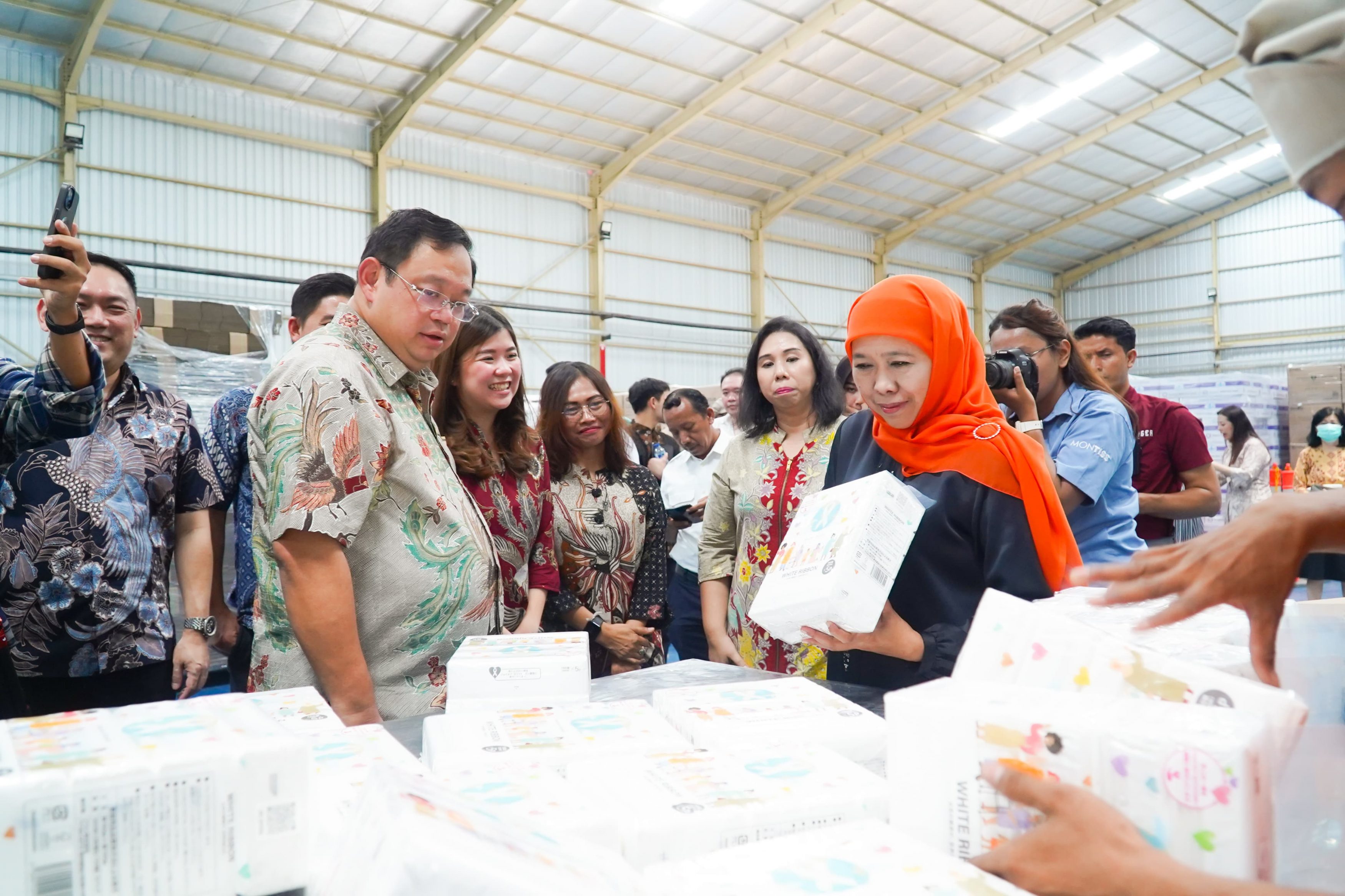 Khofifah Kunjungi Industri Kertas Tisu di Ngoro, Apresiasi Potensi Ekspor Hampir 100 Persen