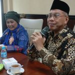Ketua PWM Jatim Dr dr Sukadiono saat menerima kunjungan Cagub Jatim nomor urut 1, Luluk Nur Hamidah, Kamis (10/10/2024). Dia mengapresiasi program-program yang dicanangkan dan telah dipaparkan Luluk. (Foto:Ubay/IST)