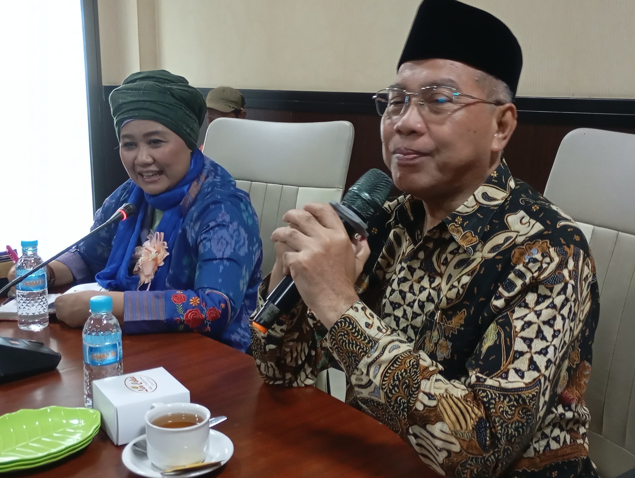 Ketua PWM Jatim Dr dr Sukadiono saat menerima kunjungan Cagub Jatim nomor urut 1, Luluk Nur Hamidah, Kamis (10/10/2024).