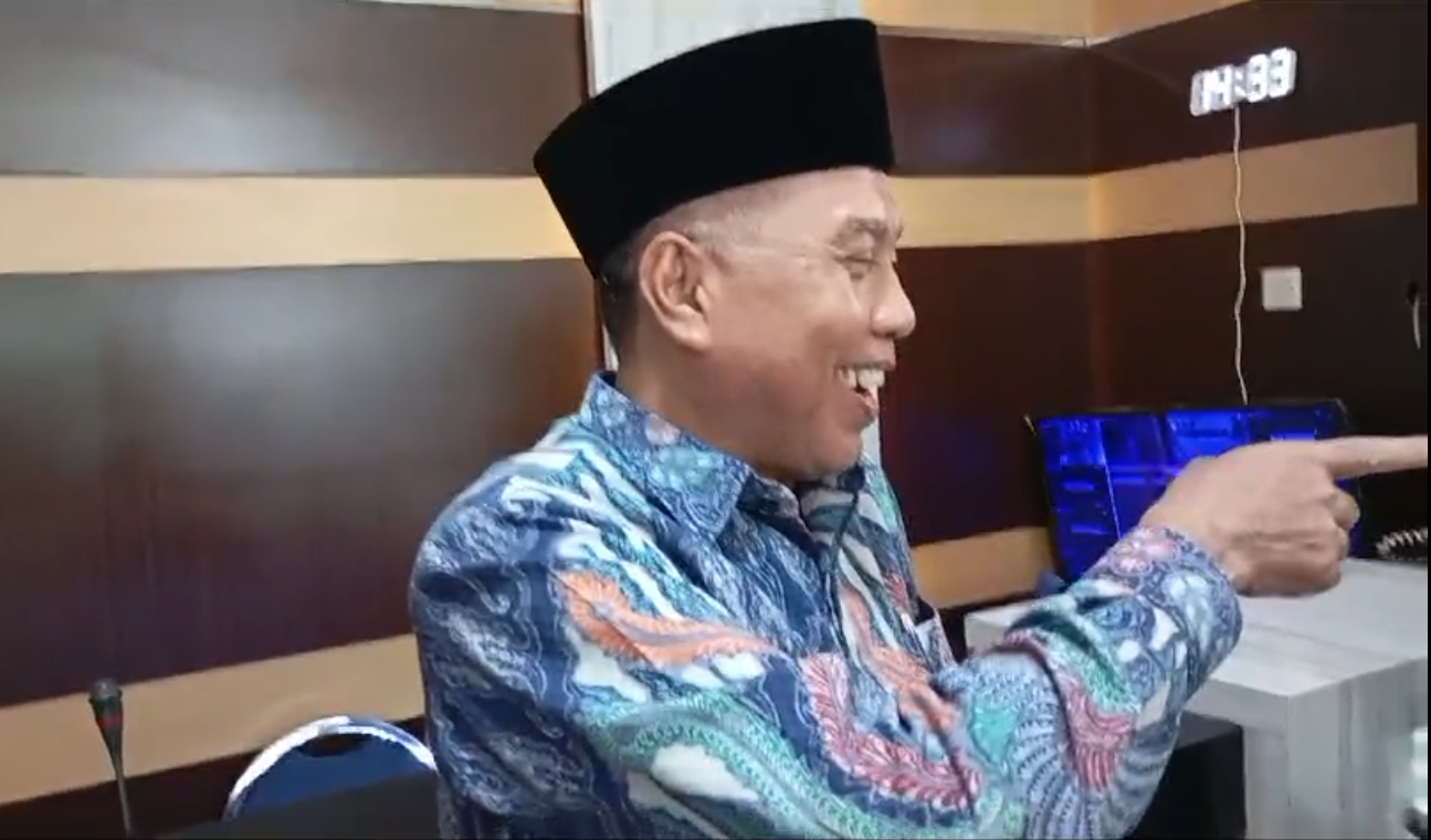 Ketua PWM Jawa Timur Dr dr Sukadiono berpesan kepada Cagub nomor urut 3 Tri Rismaharini (Risma) terkait 3 pilar utama membangun Jawa Timur. (Foto:Ubay/IST)