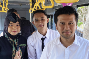 Naik Bus Trans Jatim, Emil Dardak Ajak Masyarakat Merawat Bersama