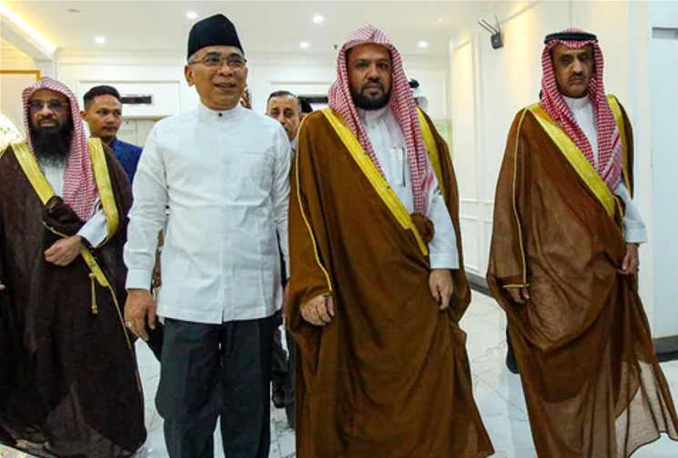 Ketua Umum PBNU KH Yahya Cholil Staquf menerima kunjungan Imam Besar Masjid Nabaw, Syekh Ahmad bin Ali Al-Hudhaify, Rabu (9/10/2024). (Foto:IST)