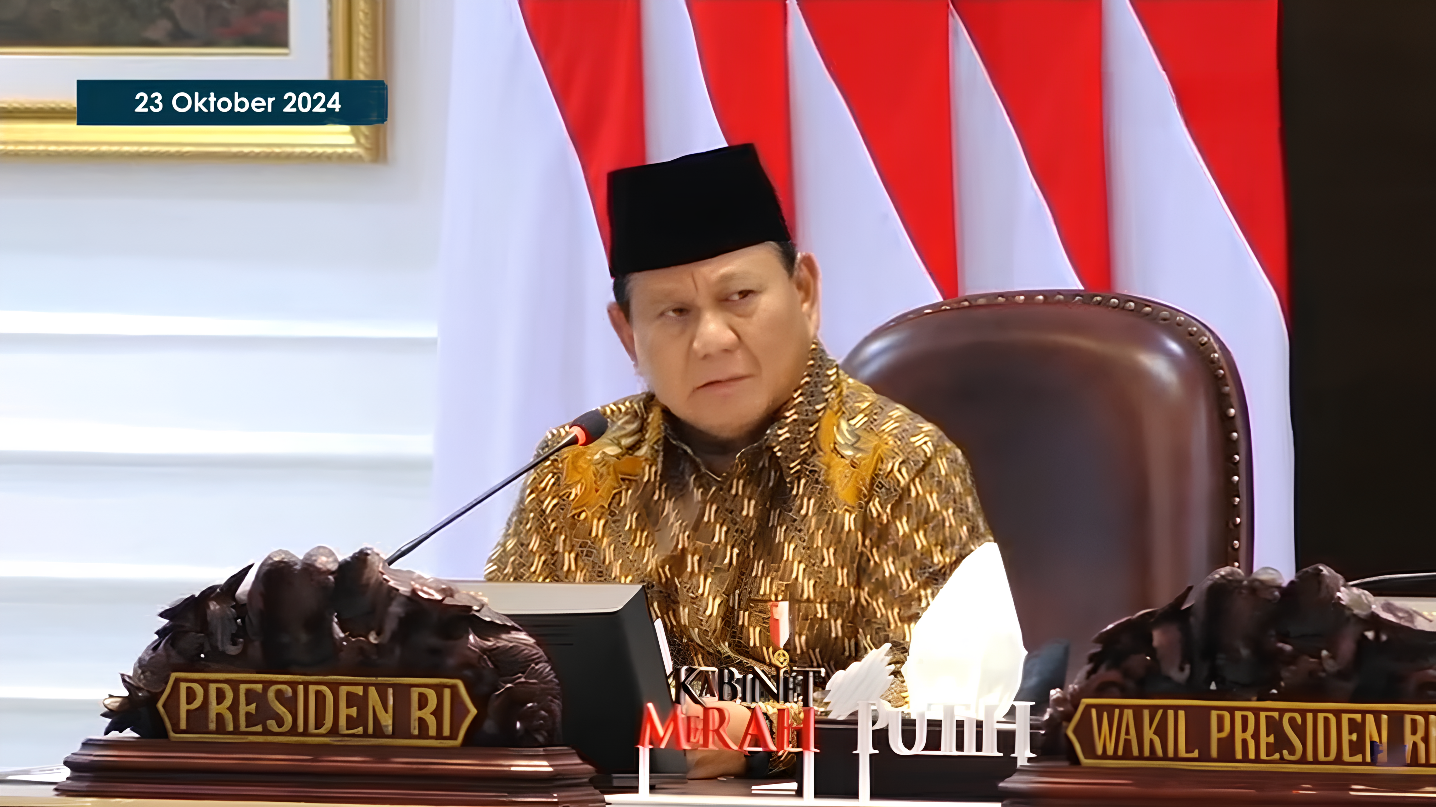 Presiden Prabowo Subianto saat sidang kabinet perdana di Istana Negara, Jakarta, Rabu (23/10/2024). (Foto:Tangkapan layar/Ubay)