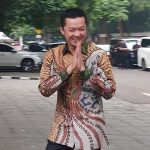 Legenda bulu tangkis Indonesia, Taufik Hidayat, tampak datang ke kediaman Presiden terpilih di Jalan Kertanegara, Jakarta, Selasa (15/10/2024). (Foto:Tangkapan layar/Ubay)
