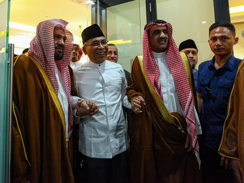 Ketua Umum PBNU KH Yahya Cholil Staquf menerima kunjungan Imam Besar Masjid Nabaw, Syekh Ahmad bin Ali Al-Hudhaify, Rabu (9/10/2024). (Foto:IST)