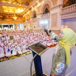 Cagub Jatim nomor urut 2, Khofifah Indar Parawansa saat menghadiri silaturrahim PC dan PAC Muslimat NU se-Jawa Timur di Empire Palace, Surabaya, Kamis (7/11/2024). (Foto:IST)