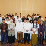 Gus Miftah bersama para masyayikh dan kiai muda se-Jawa Timur menyatakan dukungan terhadap Khofifah di Pilgub Jatim 2024. (Foto:IST)