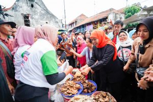 Blusukan, Khofifah Serap Aspirasi untuk Perbaikan Infrastruktur Pasar Pabean
