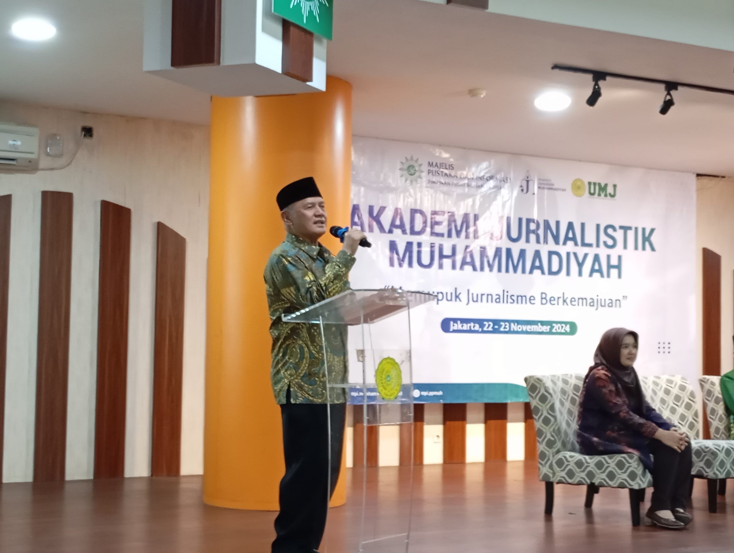 Ketua PP Muhammadiyah Prof Dadang Kahmad saat membuka AJM di Universitas Muhammadiyah Jakarta (UMJ) pada Jumat (22/11/2024). (Foto: Ubay/IST)