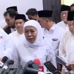 Cagub Jatim nomor urut 2 Khofifah Indar Parawansa menyampaikan respon atas hasil hitung cepat sejumlah lembaga yang memenangkah duetnya bersama Emil Elestianto Dardak, Rabu (27/11/2024). (Foto: Ubay)