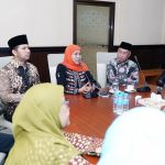 Pasangan Cagub-Cawagub Jatim nomor urut 2, Khofifah Indar Parawansa dan Emil Elestianto Dardak saat bersilaturrahim ke Kantor PWM Jatim di Surabaya pada Rabu (2/10/2024) lalu. (Foto:Ubay)