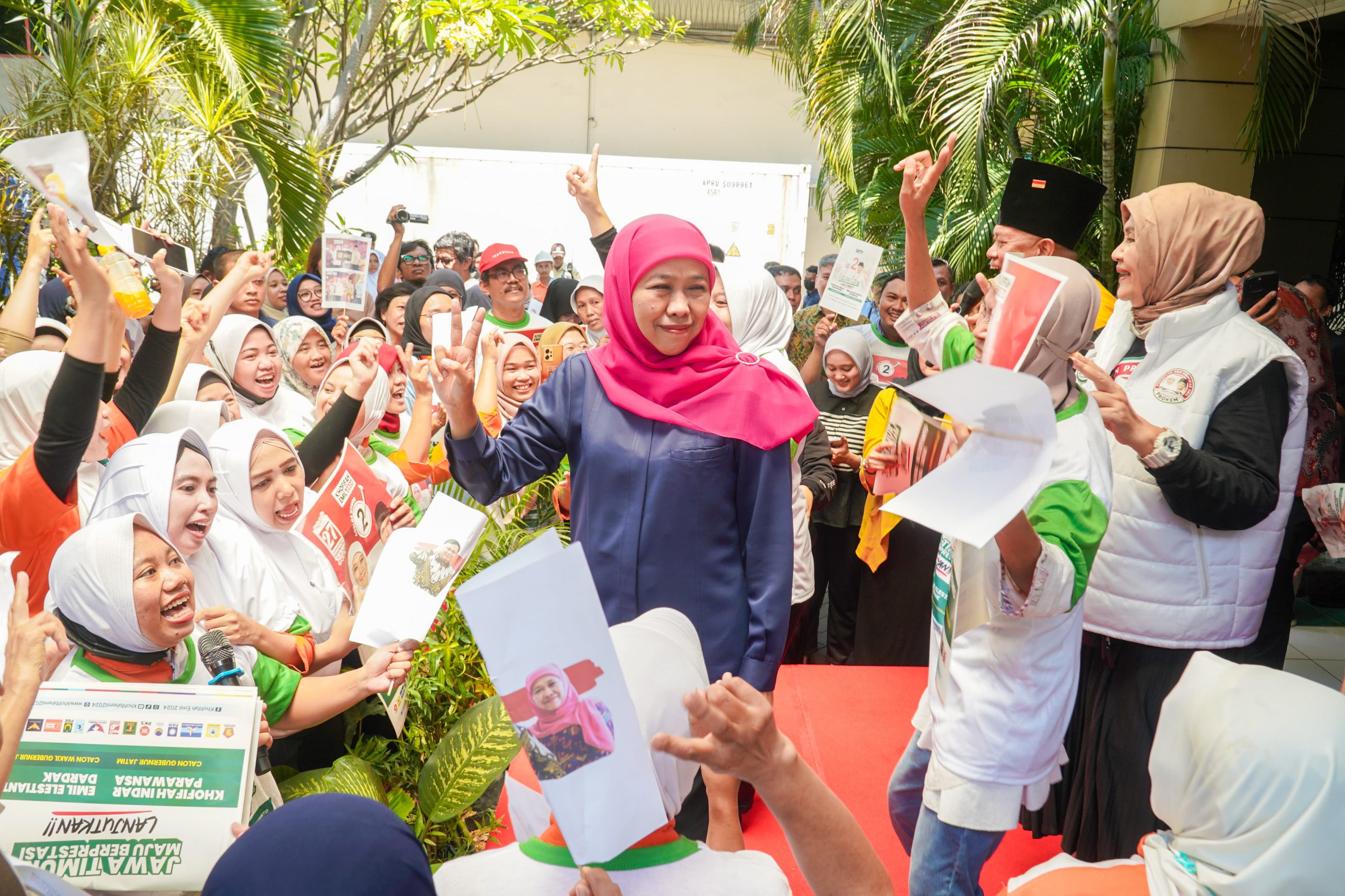 Kunjungi Sekar Laut Sidoarjo, Khofifah Banjir Dukungan dari Para Karyawan hingga Direksi