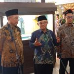 Mendikdasmen RI Prof Abdul Mu'ti (tengah) saat konferensi pers usai menghadiri peringatan Milad ke-112 Muhammadiyah di Jawa Timur yang berlangsung di SMAM1TA, Sidoarjo pada Sabtu (16/11/2024). (Foto: Ubay)