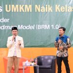 Wakil Ketua PDPM Sidoarjo Bayu Firdaus saat memandu jalannya Seminar Bisnis UMKM Naik Kelas. (Foto:IST)
