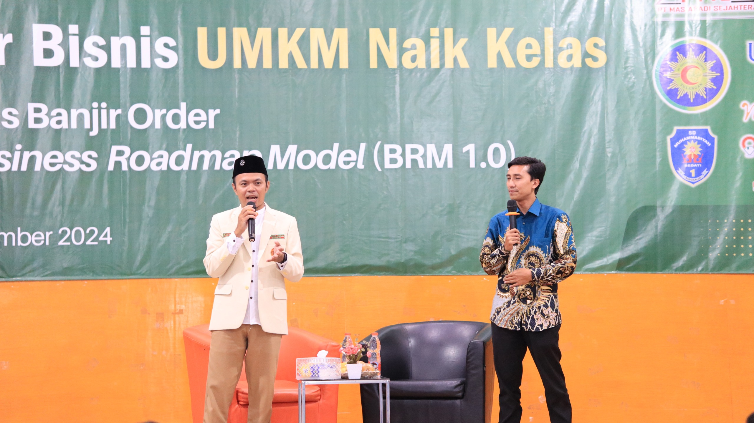 Wakil Ketua PDPM Sidoarjo Bayu Firdaus saat memandu jalannya Seminar Bisnis UMKM Naik Kelas. (Foto:IST)