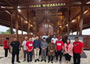 Risma Kunjungi Padepokan IKSPI Kera Sakti, Dorong Pelestarian Pencak Silat