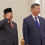 Presiden RI Prabowo Subianto (kiri) dan Presiden China Xi Jinping saat upacara penyambutan. (Foto:Tangkapan layar/ Ubay)