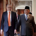Presiden RI Prabowo Subianto (kanan) saat menyambut kedatangan PM Australia Anthony Albanese di hotel tempatnya bermalam di Lima, Peru, Kamis (14/11/2024) waktu setempat. (Foto: Ubay)