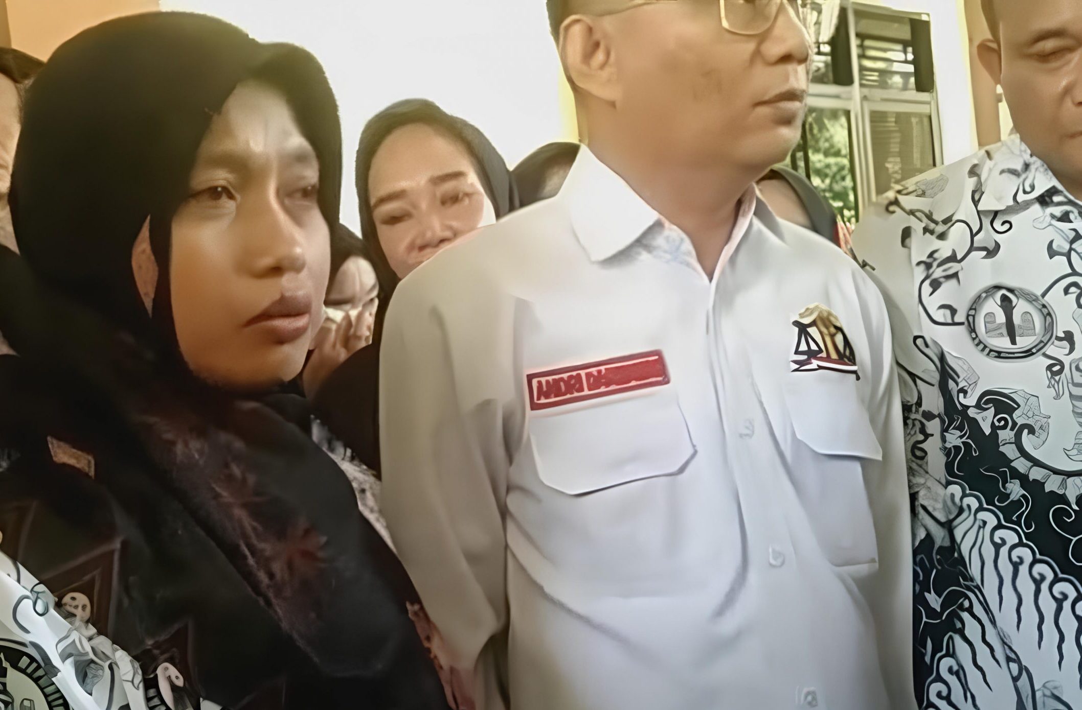 Supriyani, usai pembacaan vonis bebasnya oleh Majelis Hakim PN Andoolo, Senin (25/11/2024). (Foto:Tangkapan layar/ Ubay)