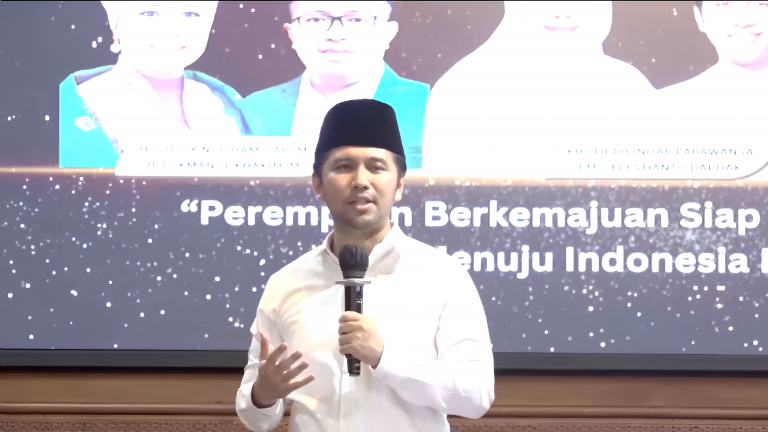 Cawagub Jatim nomor urut 2, Emil Elestianto Dardak saat memaparkan visi, misi dan programnya di hadapan warga Aisyiyah Jatim, Sabtu (9/11/2024) di Aula KH Mas Mansur PWM Jatim, Surabaya. (Foto:Ubay)